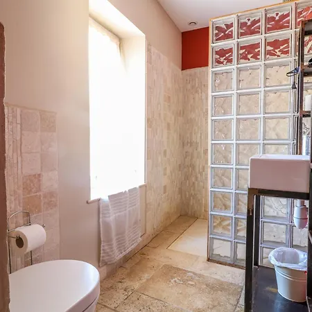Le Passage Bed & Breakfast 4*