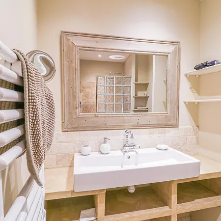 Le Passage Panzió Carcassone